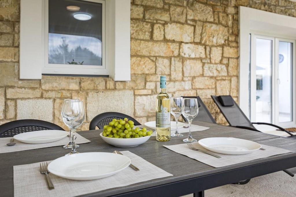 Apartment Olive Garden Near Pula 3 Km From Center And Only 4 Km From The Beach For 4 Persons Exterior photo